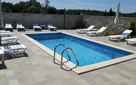 Apartments & Rooms Villa Adamovic